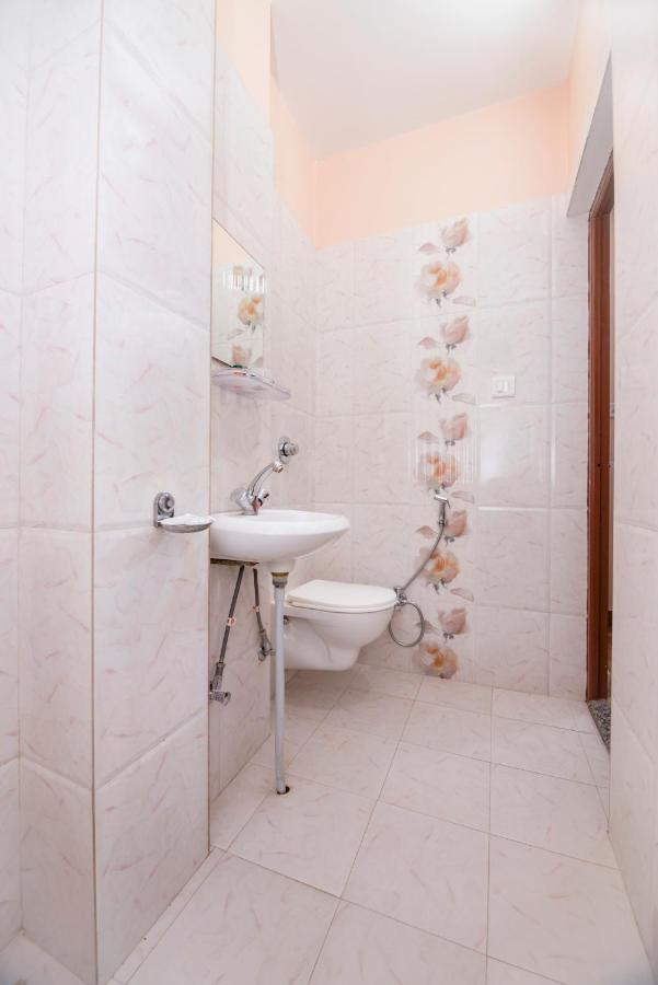Hotel Bleue Mont Varanasi Exterior photo