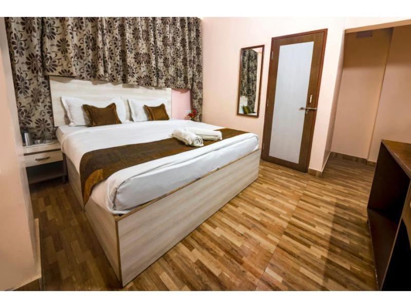 Hotel Bleue Mont Varanasi Exterior photo