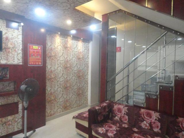 Hotel Bleue Mont Varanasi Exterior photo