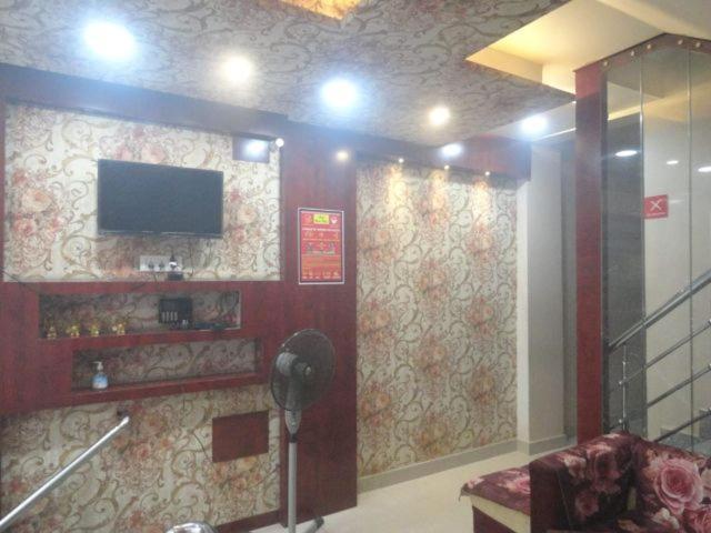 Hotel Bleue Mont Varanasi Exterior photo