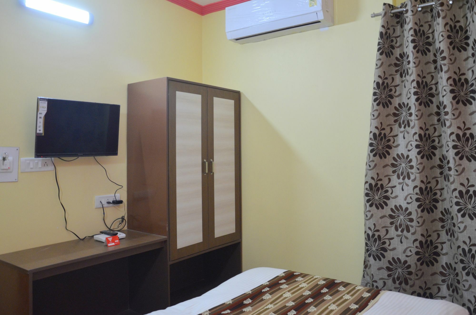 Hotel Bleue Mont Varanasi Exterior photo