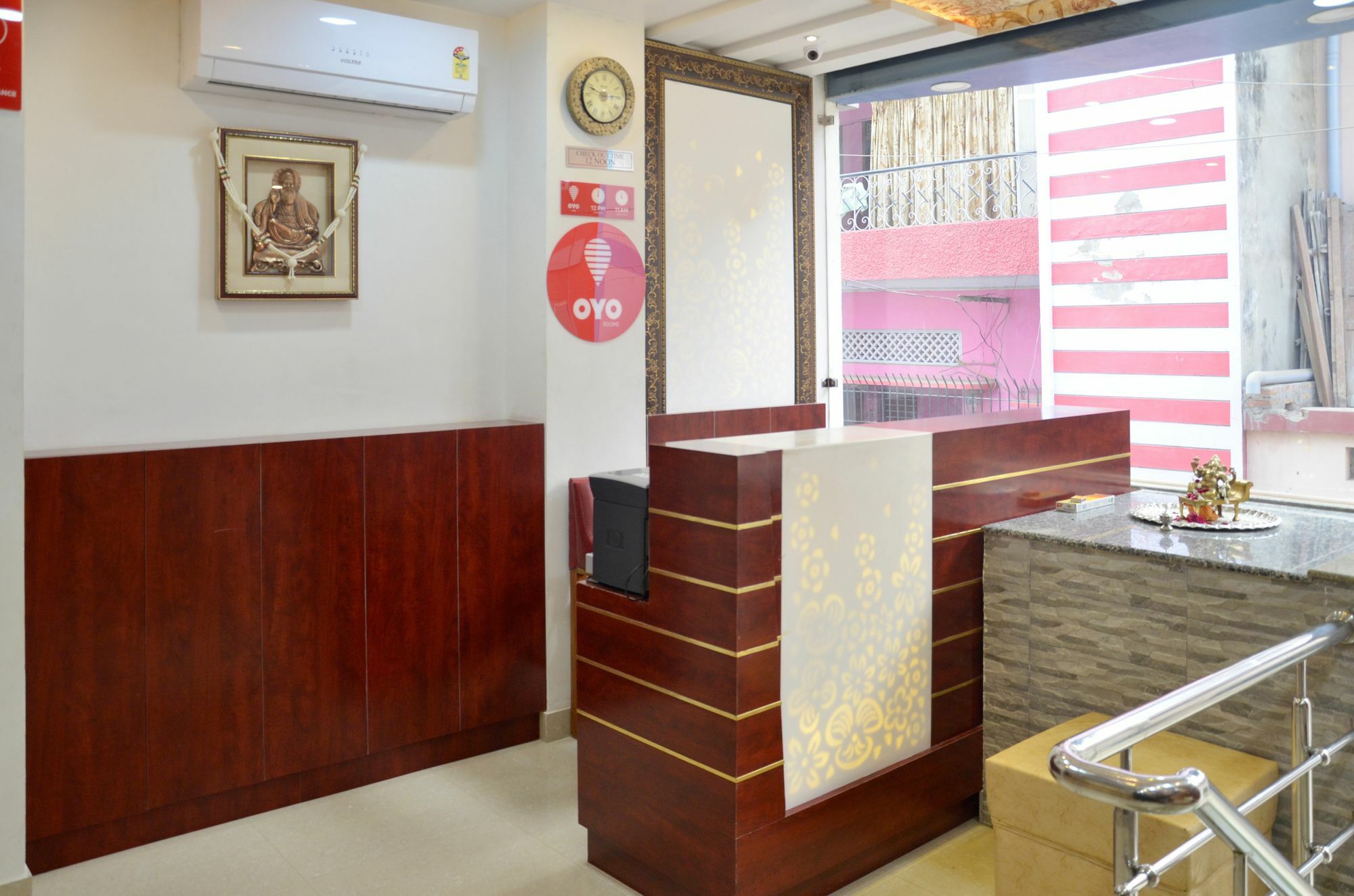 Hotel Bleue Mont Varanasi Exterior photo