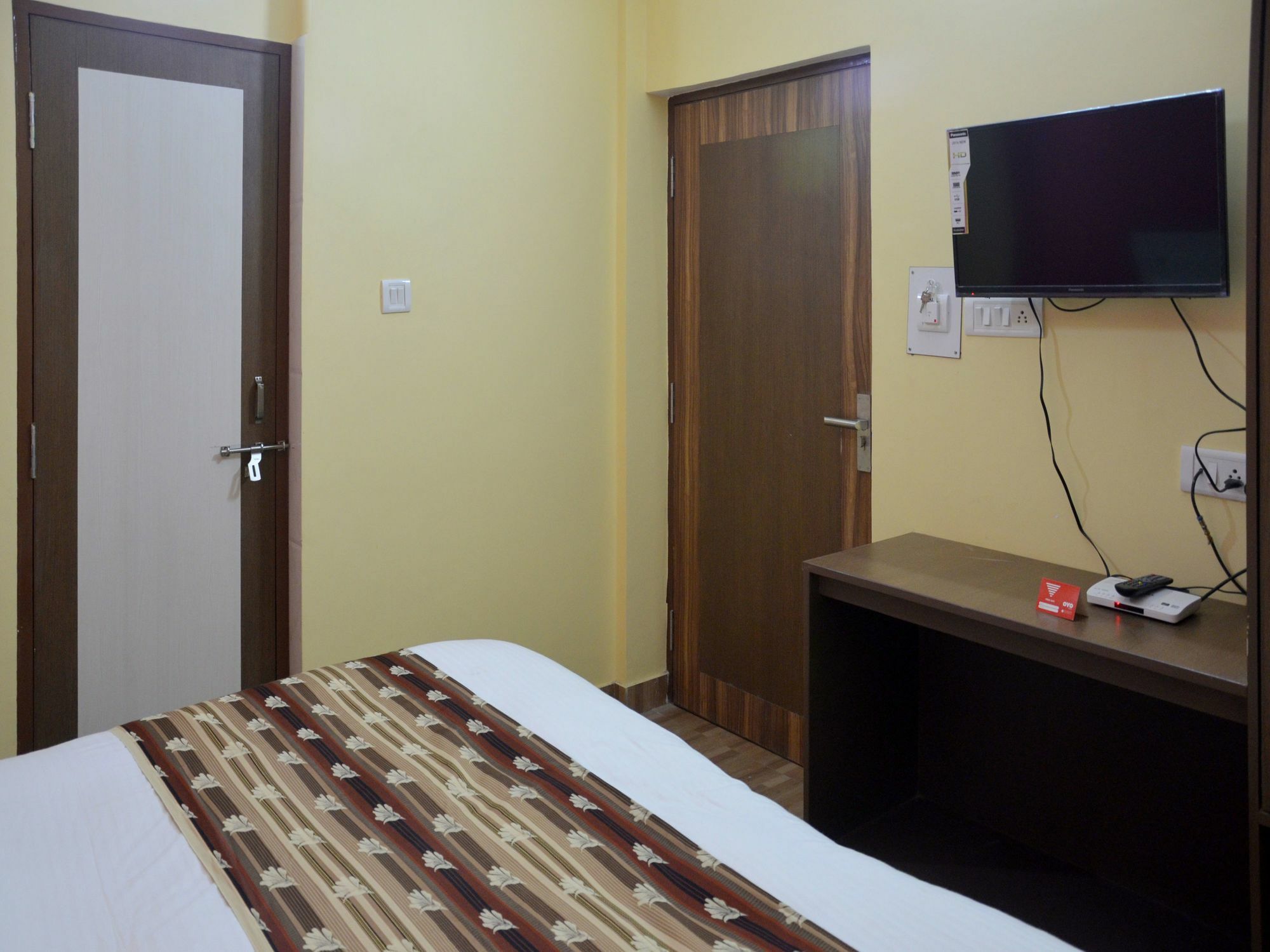 Hotel Bleue Mont Varanasi Exterior photo