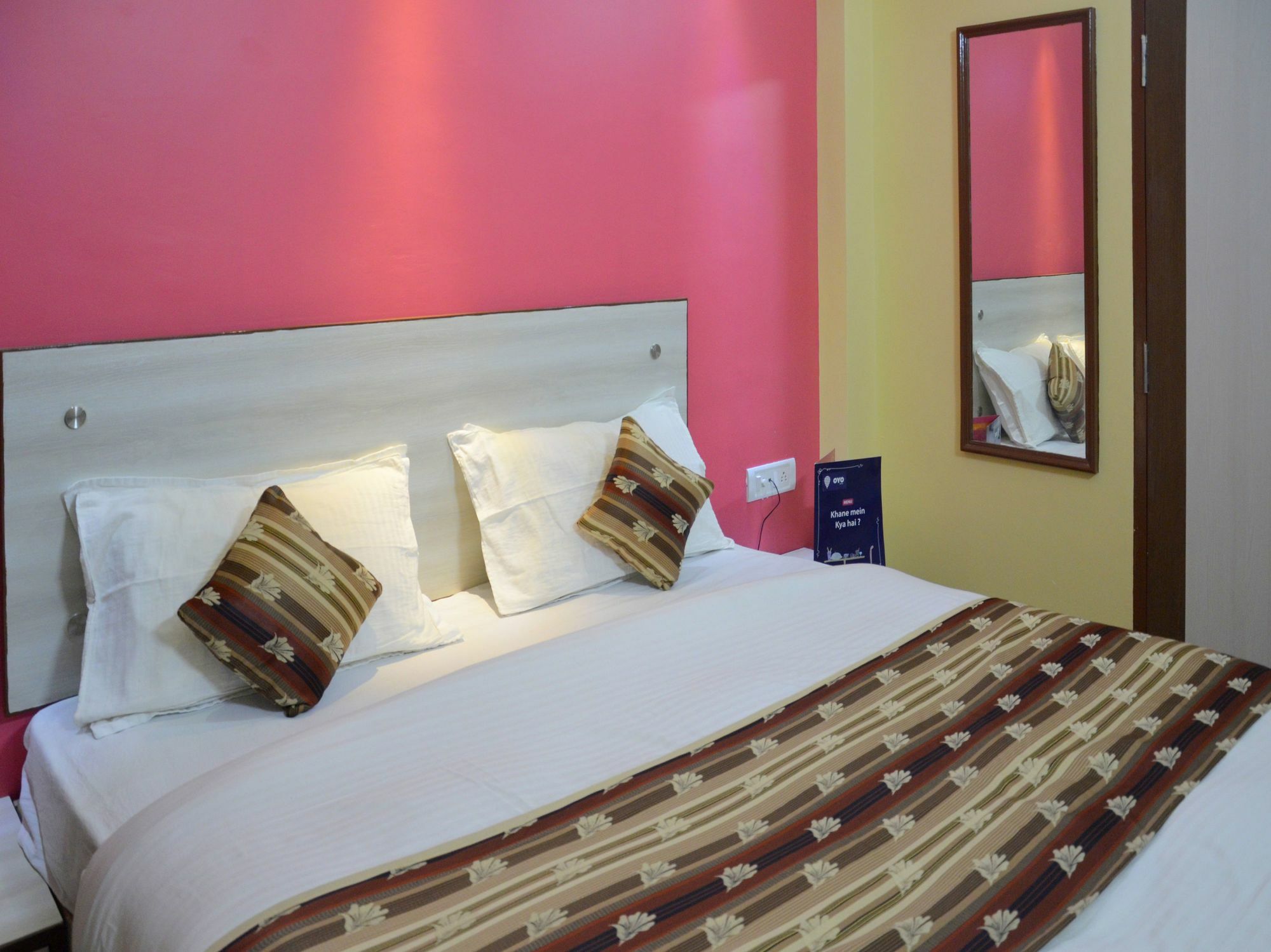Hotel Bleue Mont Varanasi Exterior photo